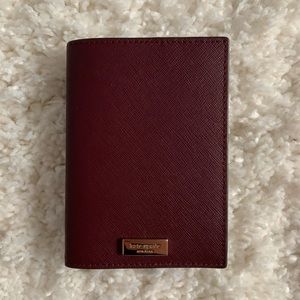 Kate Spade Laurel Way Passport Holder♥️